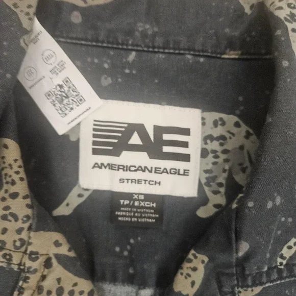 American Eagle Shirt Mens XS Blue Leopard Cheetah Button Front Short Sleeve - Picture 4 of 7